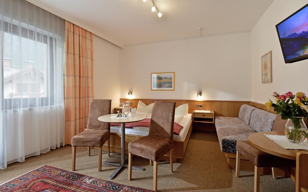 Hotel Garni Jennewein Майргофен Номер фото