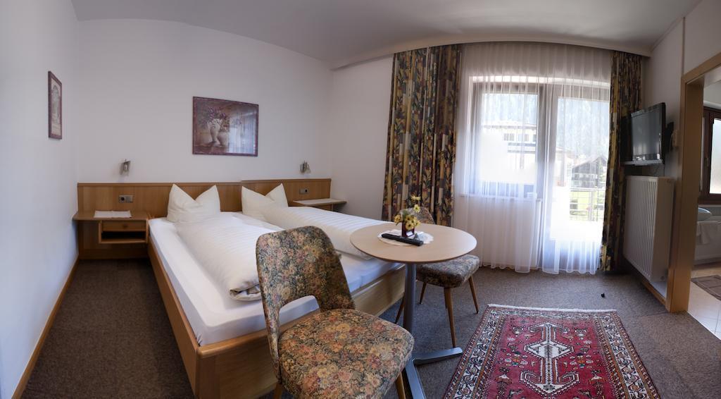Hotel Garni Jennewein Майргофен Екстер'єр фото