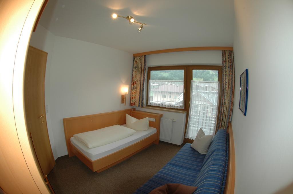 Hotel Garni Jennewein Майргофен Номер фото